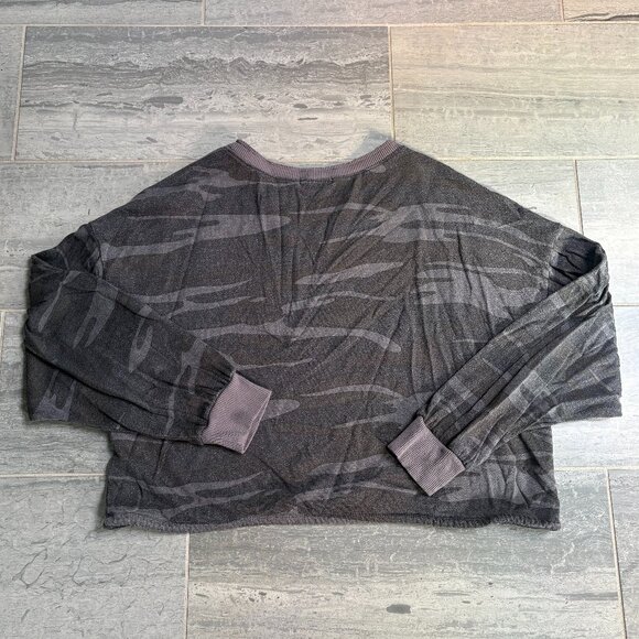 Z Supply Sayed Camo Crew Oversized Sweatshirt Gray Black Size Large - Picture 4 of 9